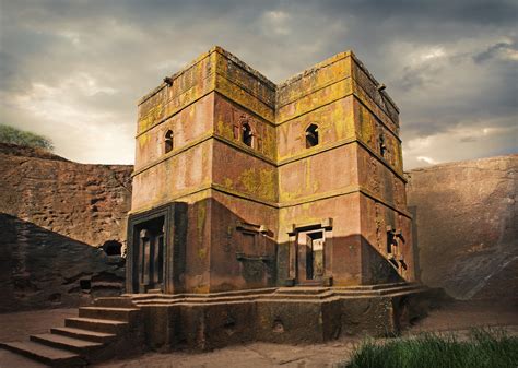 La Chapelle d'Abba Lalibela: Une Merveille Sculpturale Embrassant l’Infinité Divine!