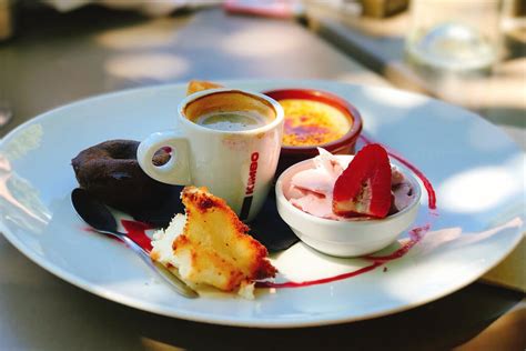 La Table des Desserts ? Un Récit Gourmand en Miniature de Bartolomé Bermejo !