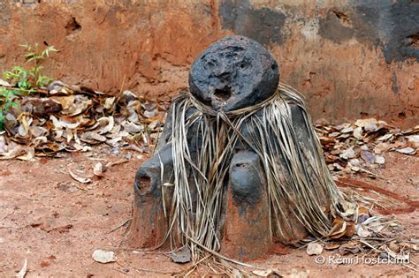  Le Cercle Mystique : Sculptures à l'Éclat Divin dans le Benin du XIVe Siècle !