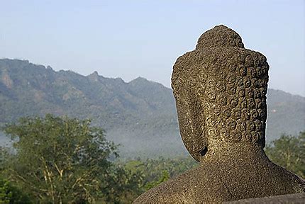   Le relief de Borobudur ? Une contemplation mystique ou une ode à la géométrie sacrée!