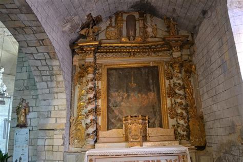 Le Retable de Saint-Pierre à la lumière des détails symboliques !