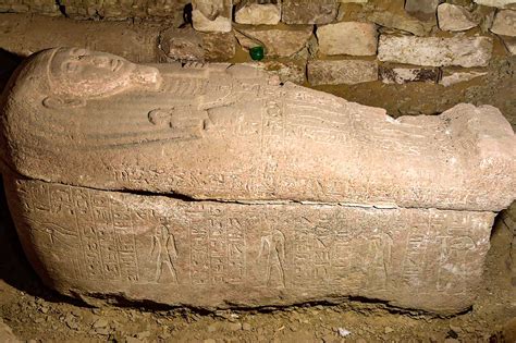 Le Sarcophage de Sant'Amanzio, Récit Sculpté d'un Destin Éternel!